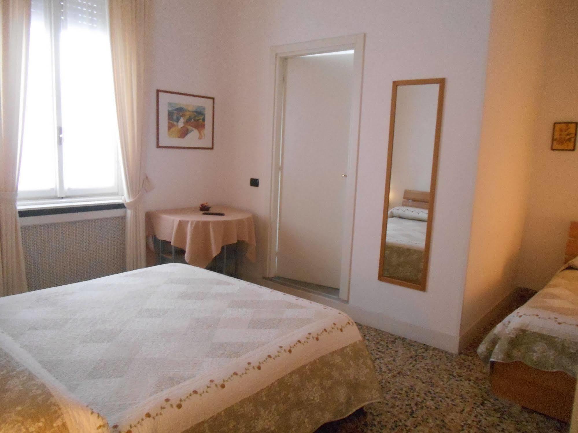 Le Rose Malpensa Bed & Breakfast Busto Arsizio Luaran gambar