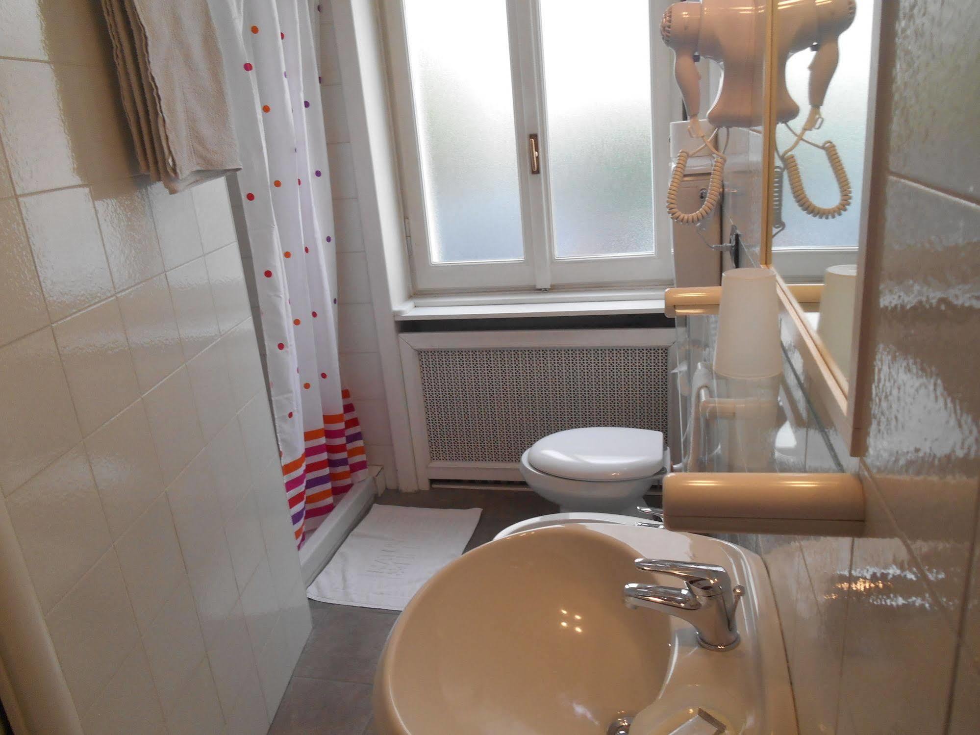 Le Rose Malpensa Bed & Breakfast Busto Arsizio Luaran gambar