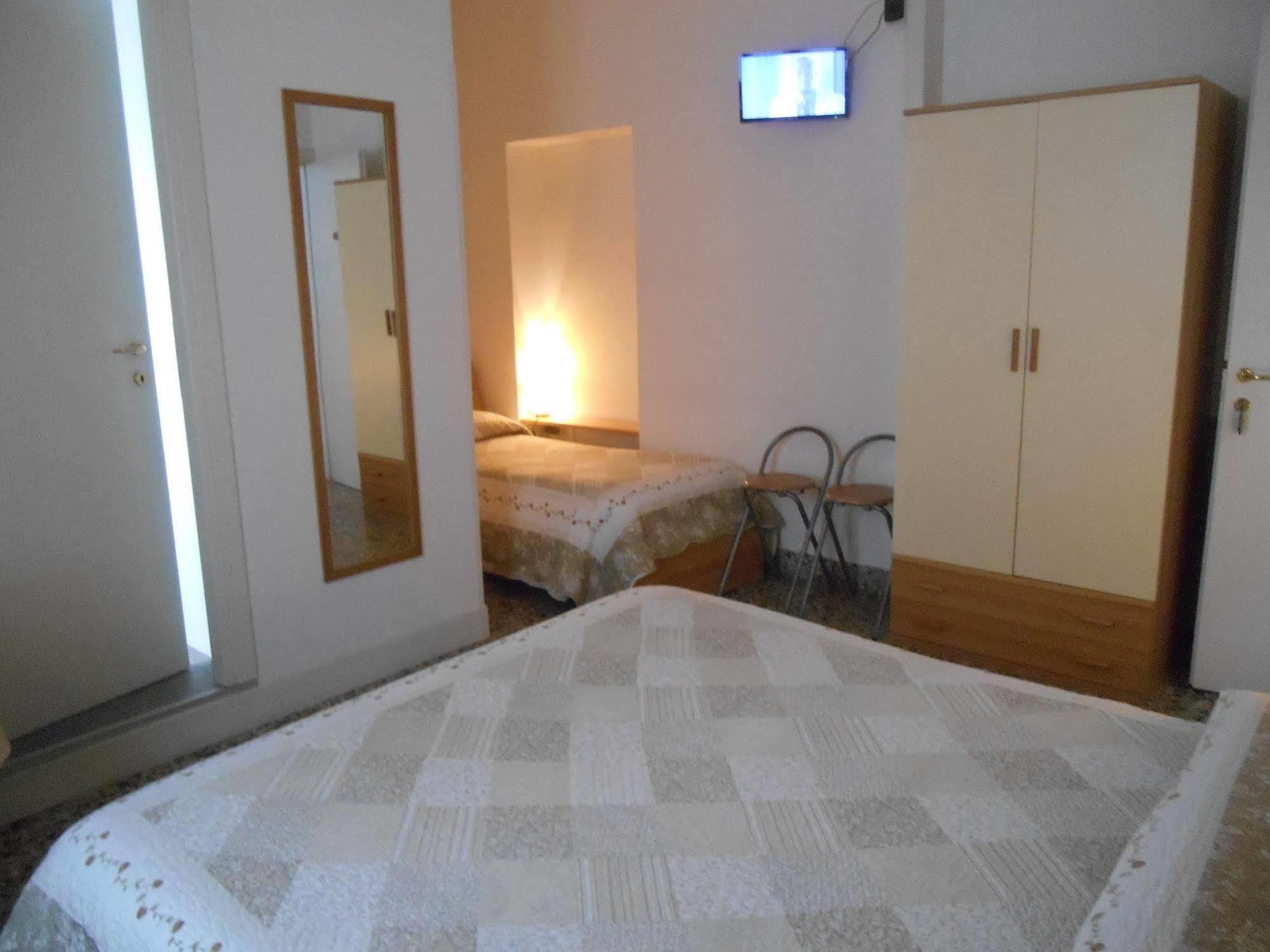 Le Rose Malpensa Bed & Breakfast Busto Arsizio Luaran gambar